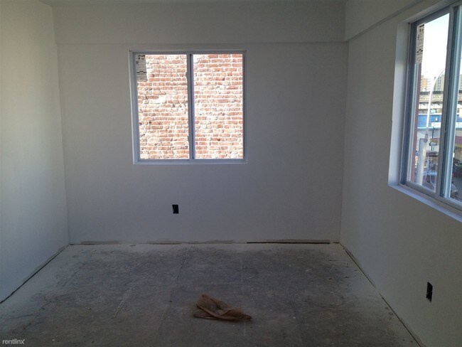 Building Photo - 327 Irving Ave