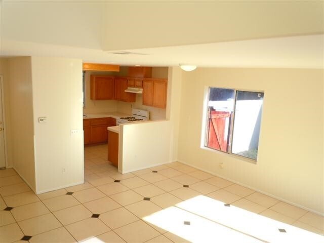 Foto del edificio - 325 N Sabina St