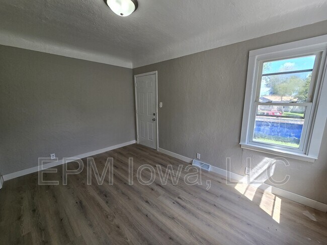 Foto del edificio - 634 Englewood Ave