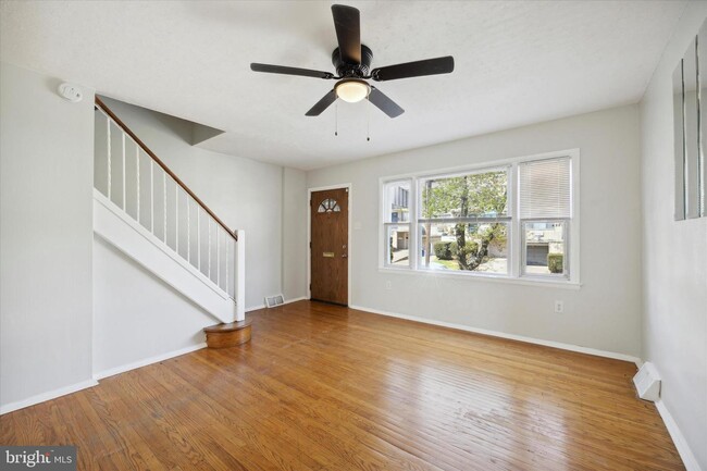 Foto del edificio - 6043 N Warnock St