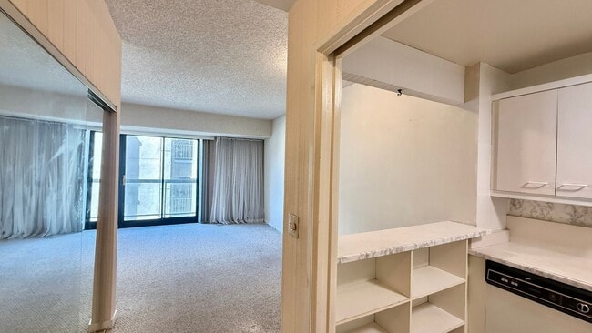 Photo - Comfortable Studio Living with Balcony, Parking & Storage at Daniel Burnham Court House