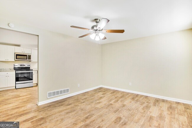 Building Photo - 5885 S Bear Dr