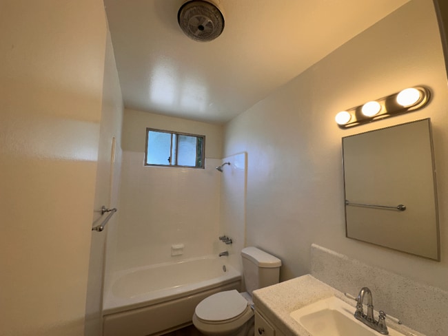 Photo - 1675 W Pampas Ln Apartment