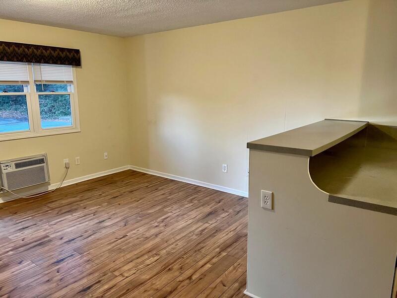 Primary Photo - 1442 Riverview Rd