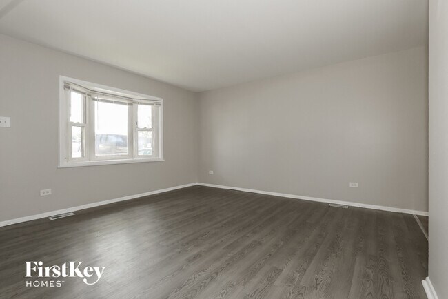 Building Photo - 124 S Chestnut Ln