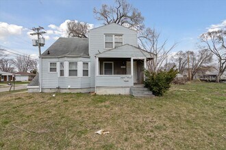 Building Photo - 22107 15 Mile Rd