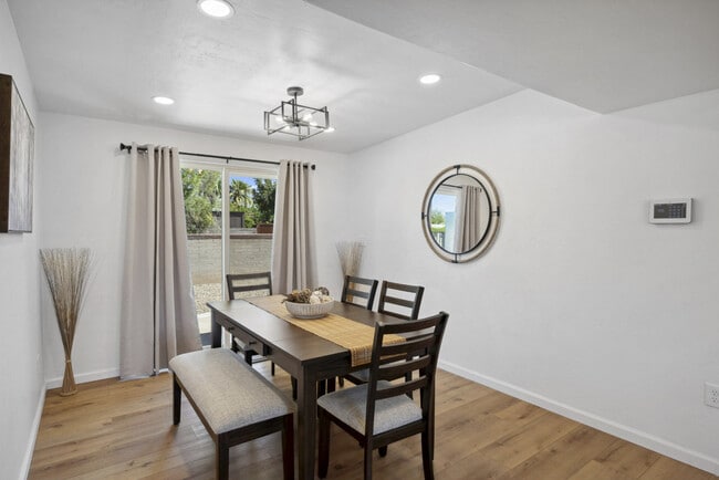 Building Photo - 4909 E Bermuda St