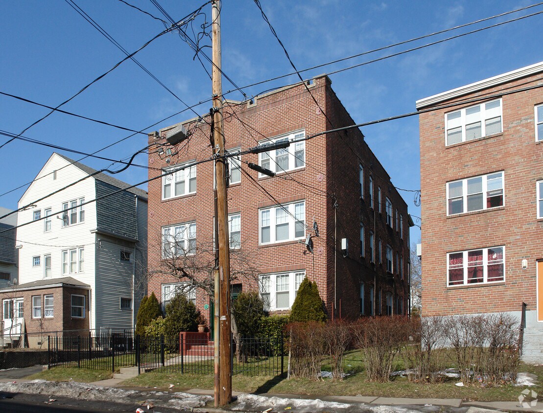 Building Photo - 50-52 Standish St