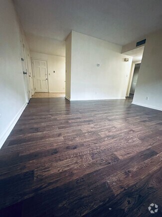 Building Photo - 3336 Pinewood Ave