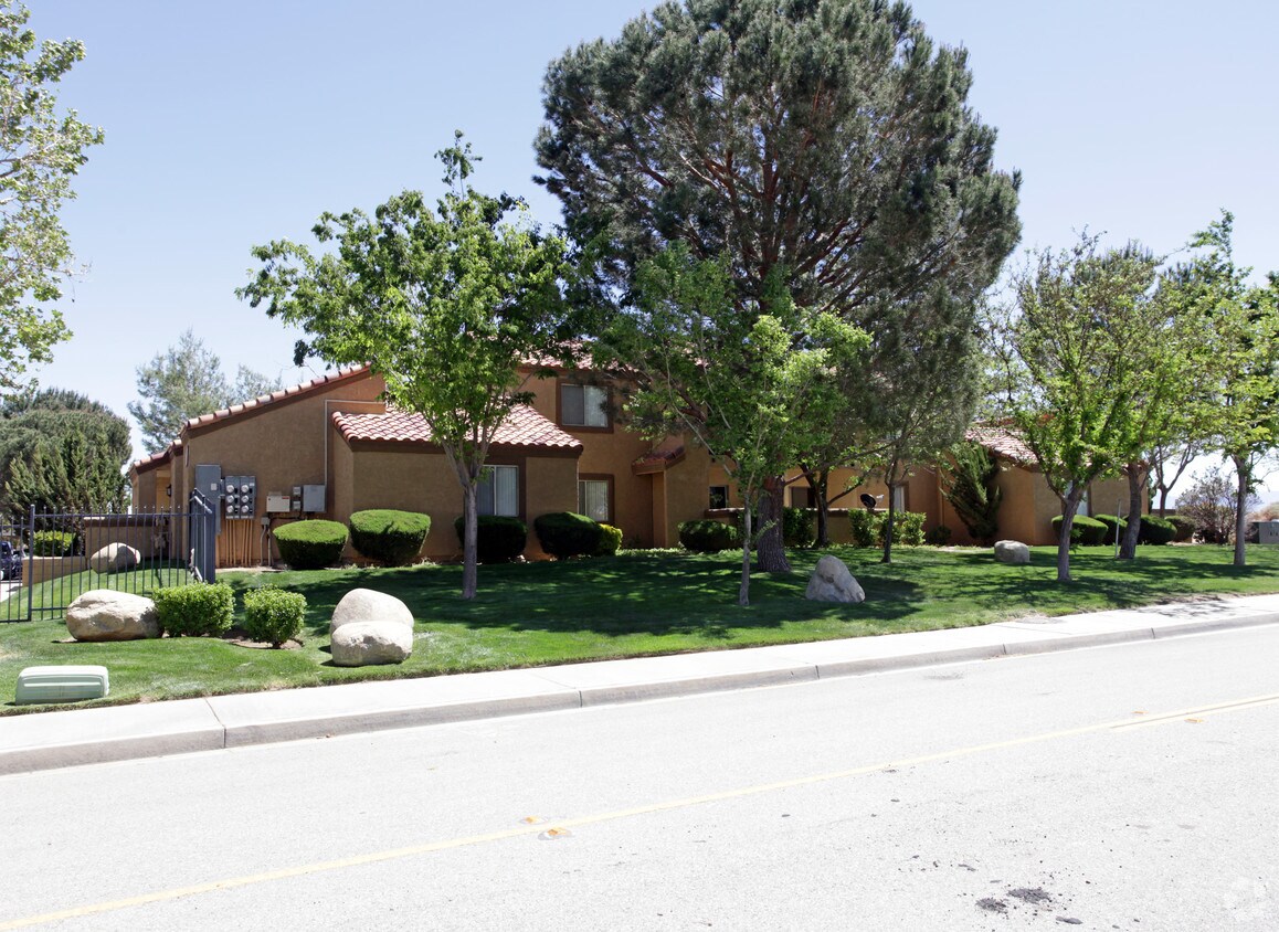 Granada Villas Apartments Lancaster, CA