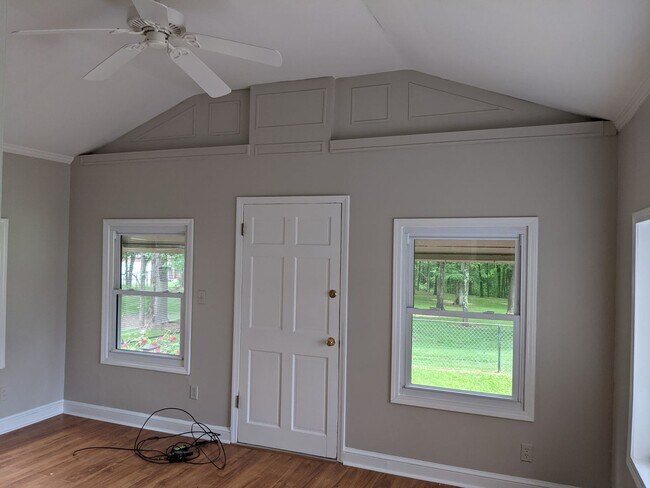 Building Photo - Advance NC - Large Lot/Master on Main