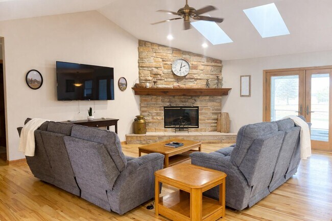 Building Photo - W4604 Palmer Rd