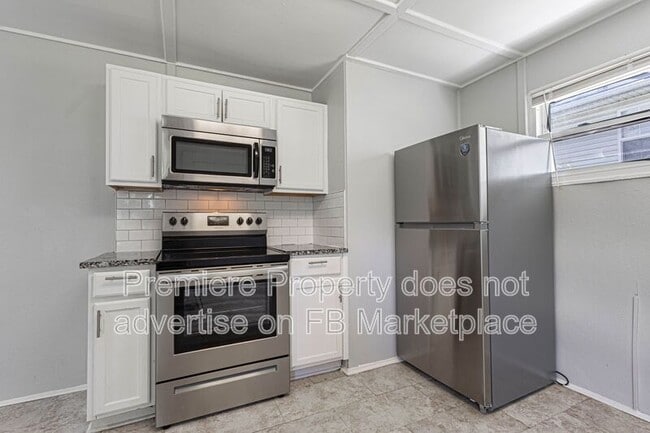 Building Photo - 4412 N Virginia Ave