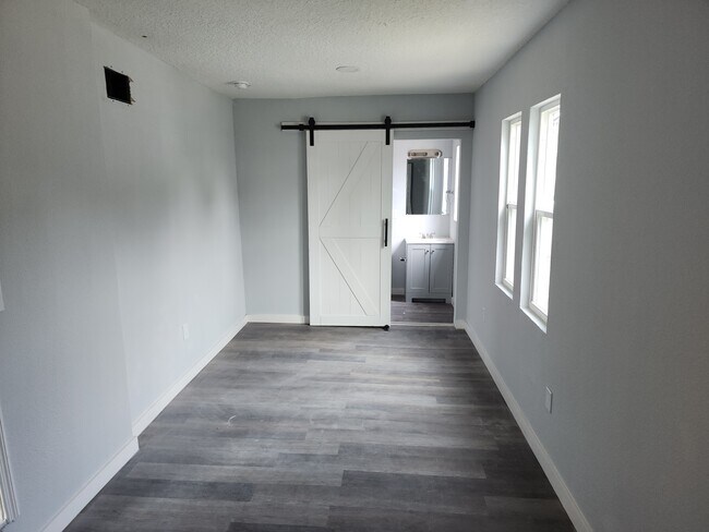 Foto del edificio - 209 E 17th St