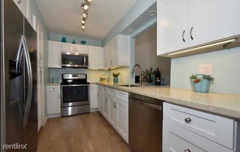 Primary Photo - 3 br, 2.5 bath Townhome - 2017 Sussex Ln