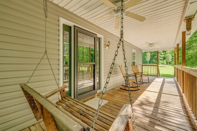 Foto del edificio - "Charming 2-Bedroom Furnished Retreat with Spacious Layout and 2.5 Baths in York, SC!"