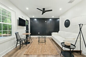 Building Photo - 582 Hamilton E Holmes Dr NW