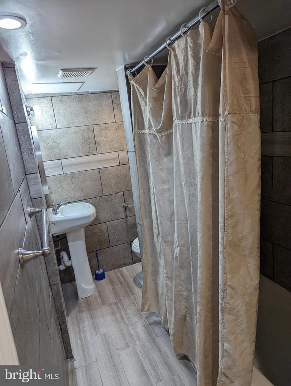 Foto del edificio - 9033 Old Court Rd