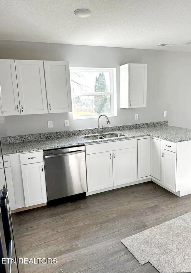 Foto del edificio - Knoxville 37921 - 2 bedroom 1.5 bath - cal...
