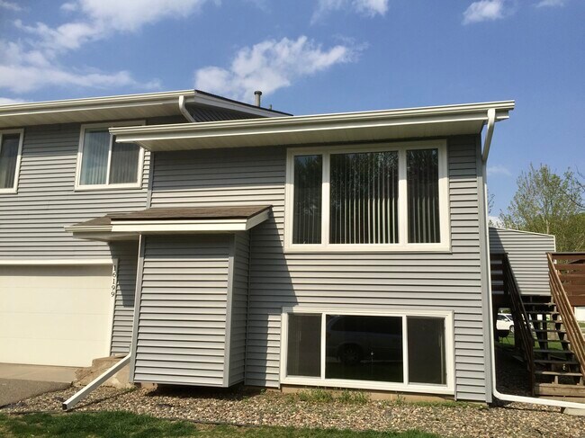 Foto del edificio - 16199 Flagstaff Ct S