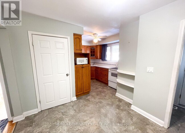 Building Photo - 583 Shakespeare Ave
