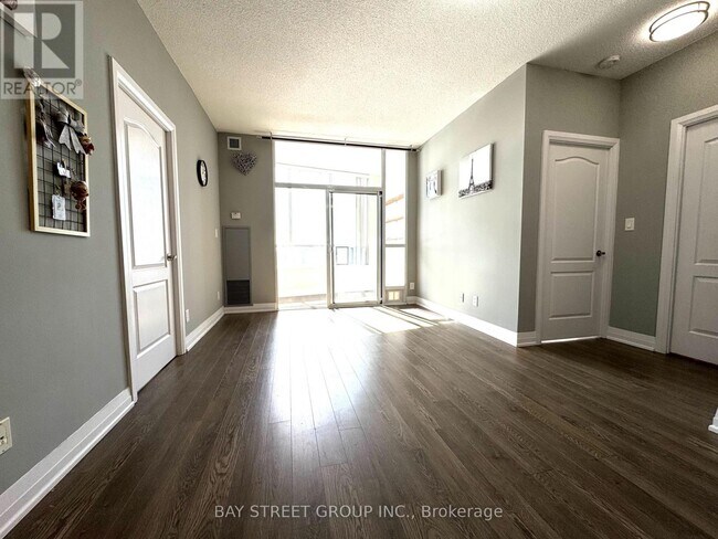 Photo du bâtiment - 7373 Kennedy Rd