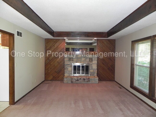 Building Photo - 5511 NW Verlin Dr