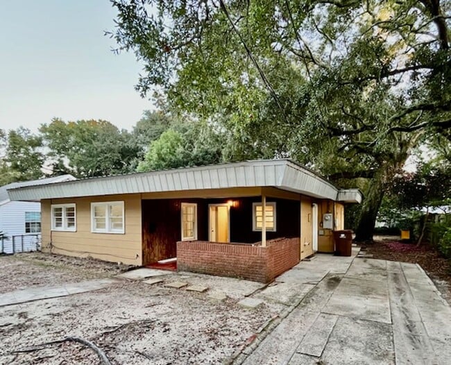 Building Photo - Lovely Home in Biloxi