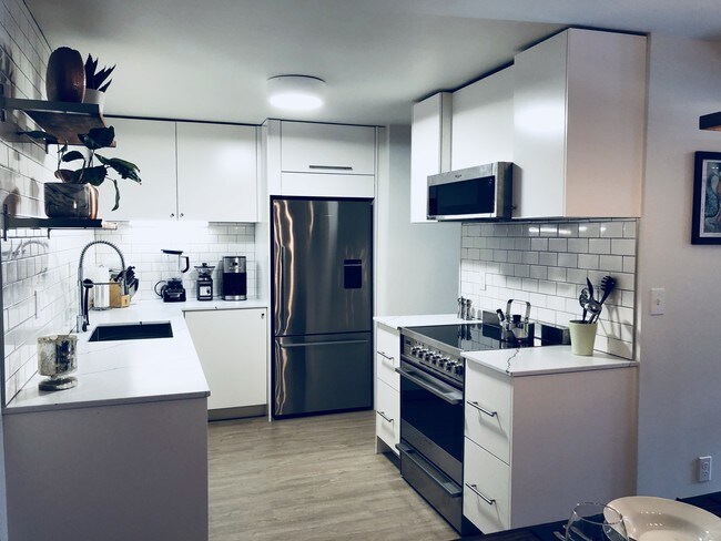 Kitchen - 512 NE 85th St