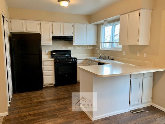 Building Photo - 1122 Delaware Dr