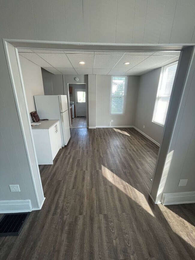 Foto del edificio - 1462-1464-1464 Logan Ave