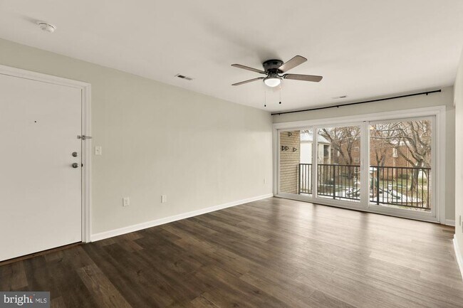 Foto del edificio - 882 College Pkwy