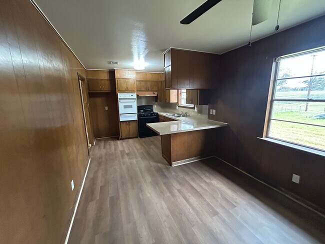 Foto del edificio - 3 Bedroom and 1.5 Bathroom