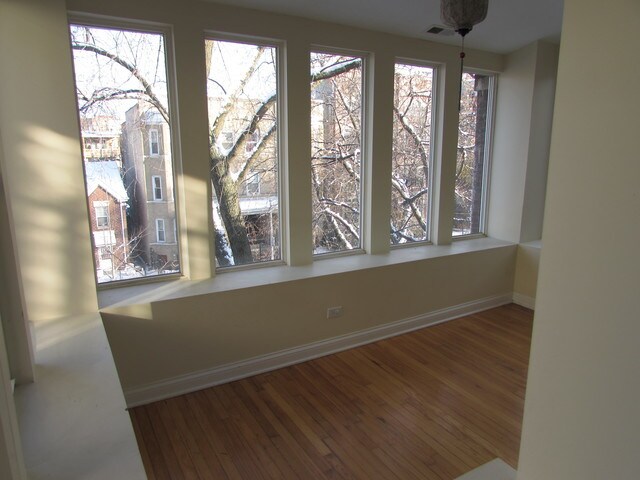 Building Photo - 4434 N Racine Ave