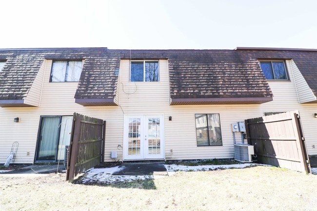 Building Photo - 314 E 60th Ct