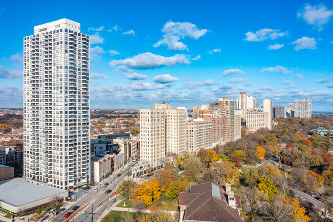 Aerial Photo - 2000 N Lincoln Park W