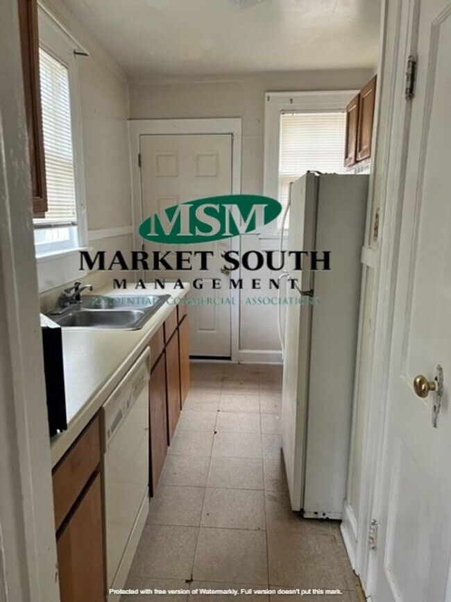 Foto del edificio - ~~APPLICATION PENDING~~MIDTOWN APARTMENT
