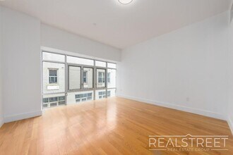 Building Photo - LUXURY LOFT in Queens!