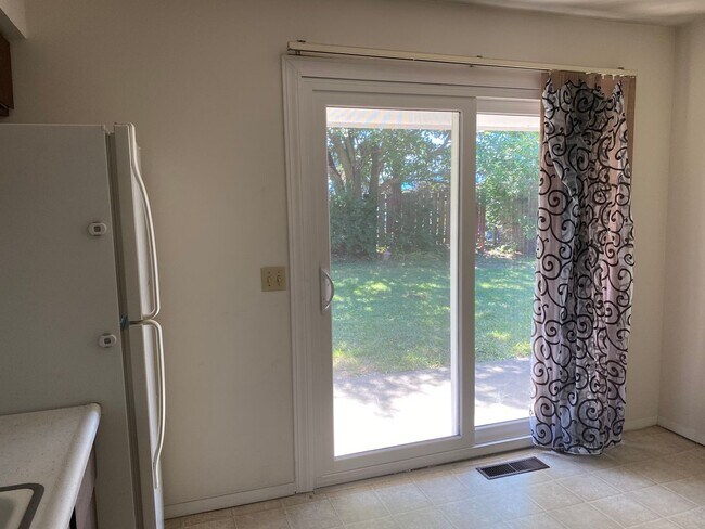 Foto del edificio - 303 Robinhood Ln