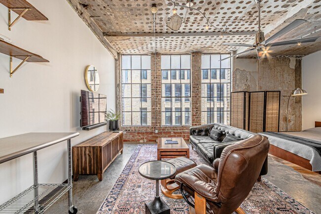 Foto del edificio - Modern Studio Loft for Rent in Downtown Da...