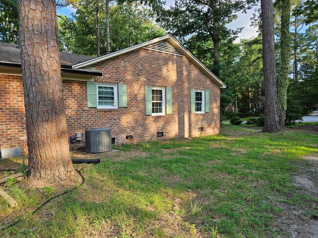 Building Photo - 221 York Rd