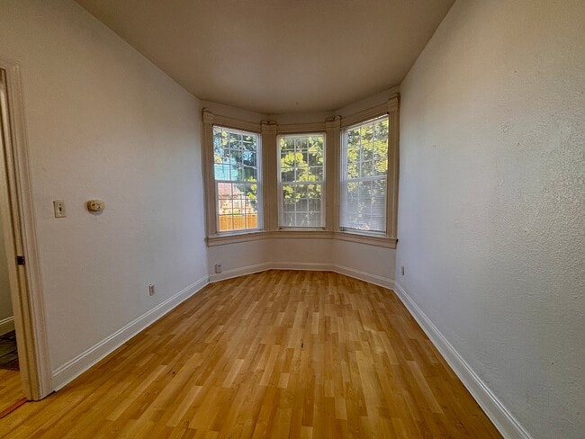 Building Photo - 1941 Chestnut St