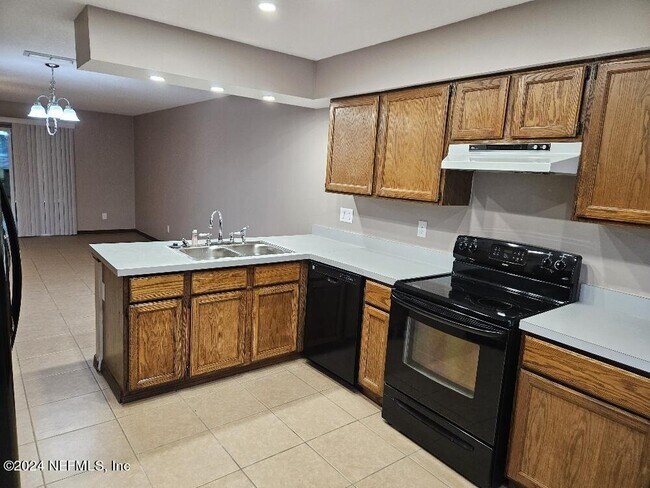 Building Photo - 5670 Bennington Dr