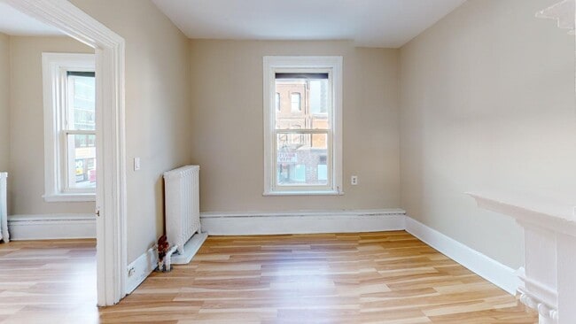 Interior Photo - 212-1/2 Bank Street