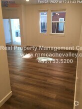 Building Photo - 461 W 40 S
