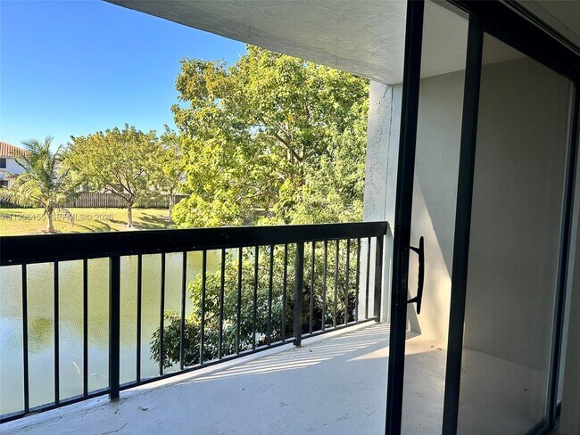 Foto del edificio - 10315 NW 9th St Cir