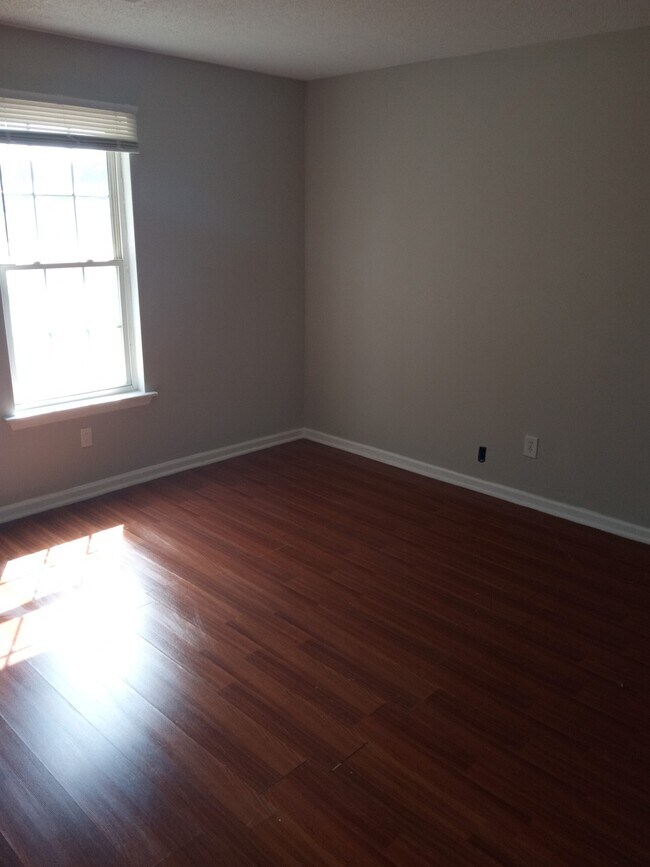 Building Photo - 203 Belle Ter