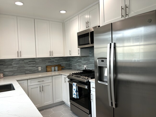 Building Photo - 901 E Ocean Blvd