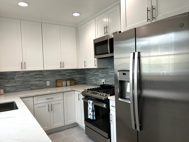 Building Photo - 901 E Ocean Blvd