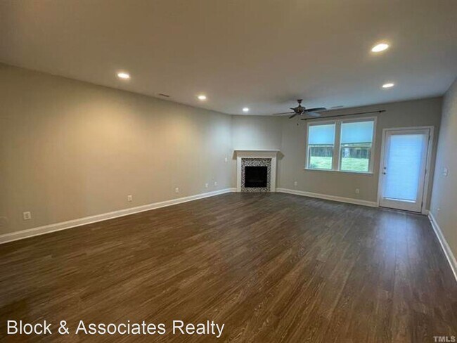 Building Photo - 3 br, 2.5 bath House - 146 Ellsworth Manor...